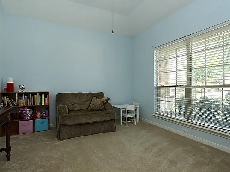 18907 Cove Pointe Dr — Photo 4