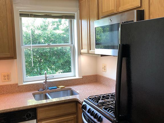 5th image of 919 Church St #5