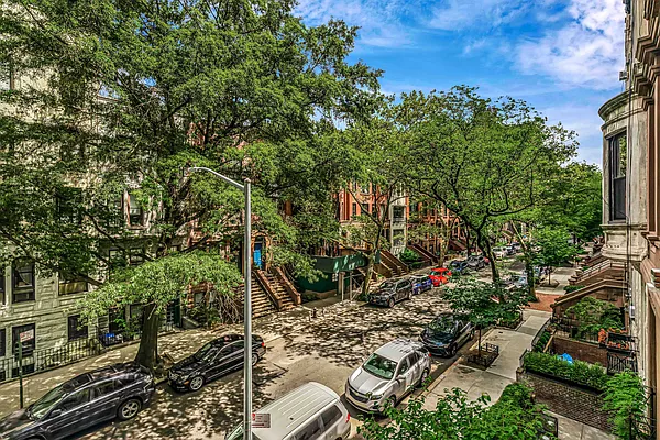 Rented by Avenues Real Estate | media 4