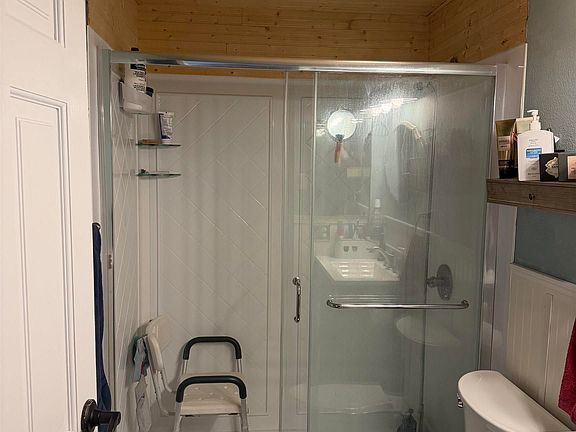 4th image of 709 Valley View Dr