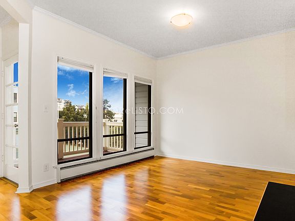 3rd image of 504 Wisconsin St #701