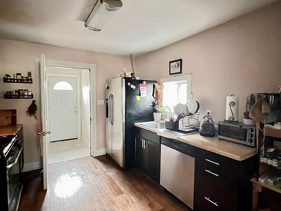 3rd image of 16 Macdougal St
