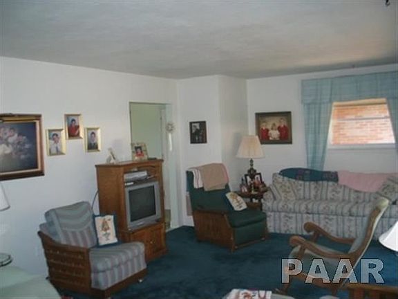 5th image of 1005 N Silver Maple Ln