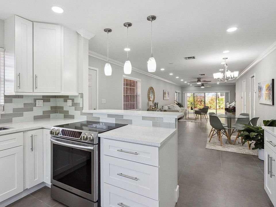 1st image of 543 SE 28th Circle