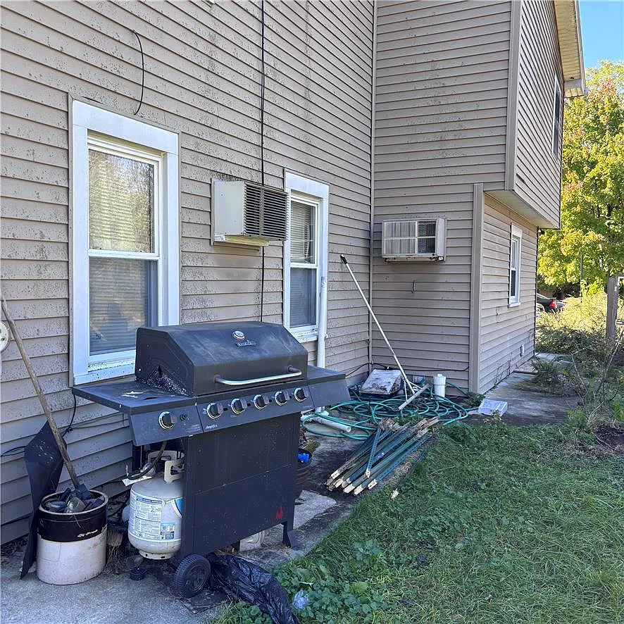 5 bed, 2.0 bath, 1958 sqft, $2,495 — Photo 4