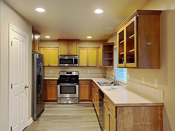 3rd image of 451 Waterbury Way