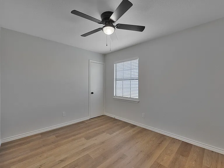 6800 Elliot Ct — Photo 15