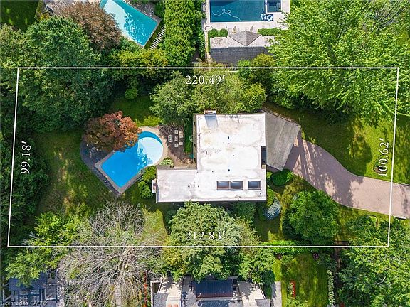 4th image of 16 Colonial Cres