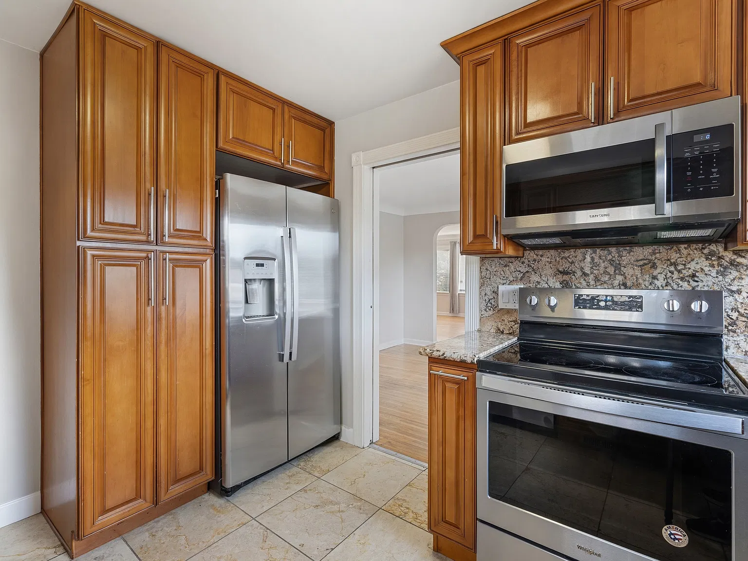 5 bed, 3180 sqft, $3,995 — Photo 3
