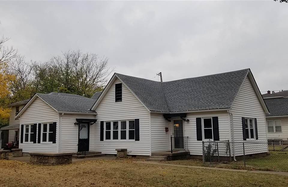 1st image of 520 E Hazel Ave