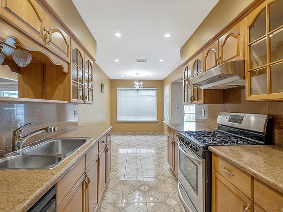 3rd image of 2029 Highland Hills Dr