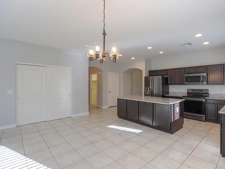 752 W Silver Reef Dr — Photo 10