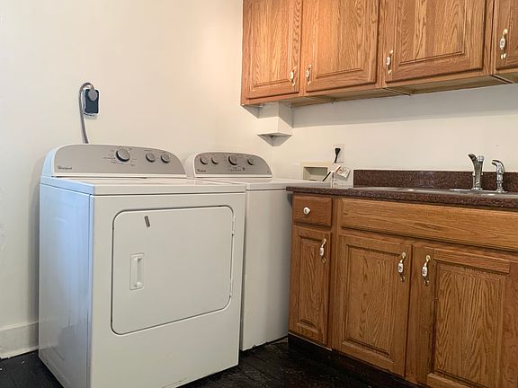 washer dryer (kitchen)