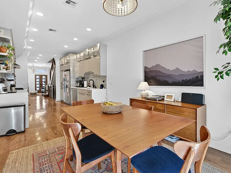 926 Park Ave — Photo 11