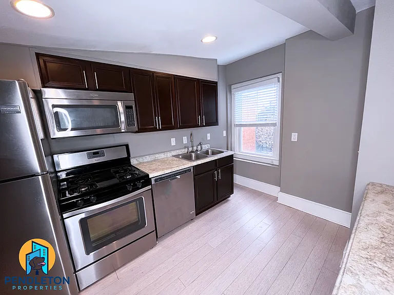 521 E 13th St #4 — Photo 3