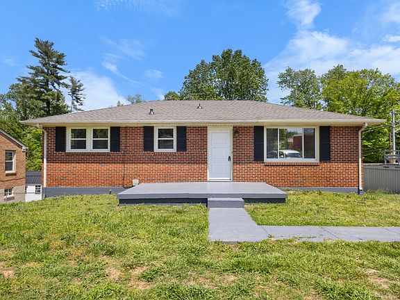 2nd image of 1615 Golf Club Ln