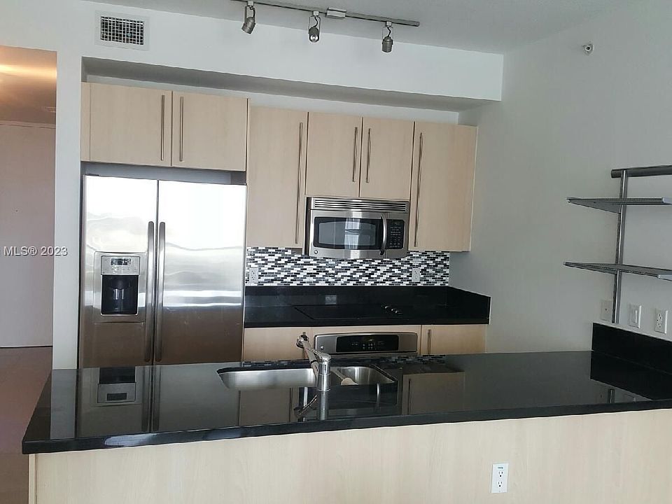1st image of 1111 SW 1st Ave APT 2917
