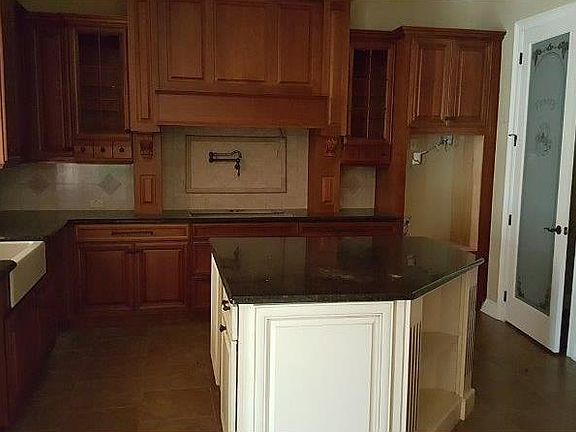 5th image of 219 Laurel Park Ct