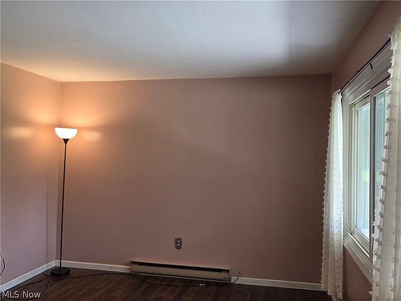 4th image of 3036 Meadow Rd