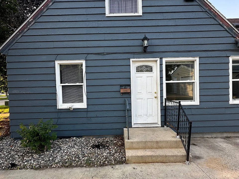 1205-1207 Ash St