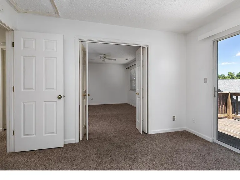 1422 Bluebird Ter — Photo 16