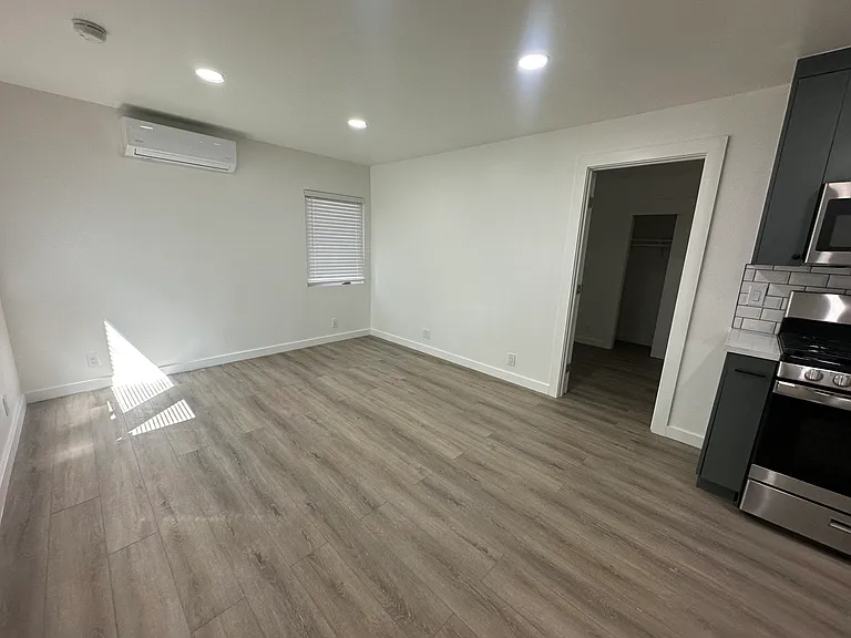 652 Jeffries Rd #B — Photo 2
