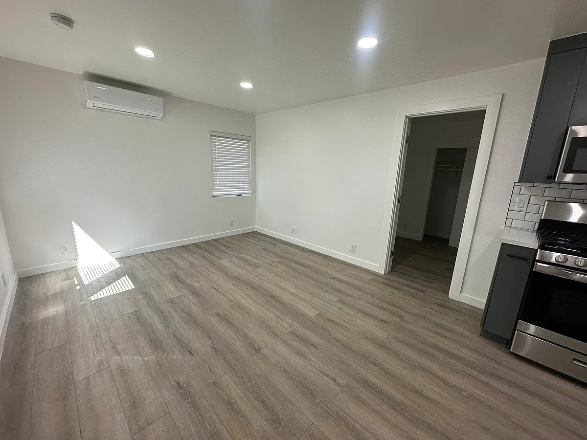 Building Photo - 652 Jeffries Rd #B