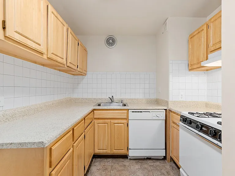 101 North Ripley Apartments — Photo 9