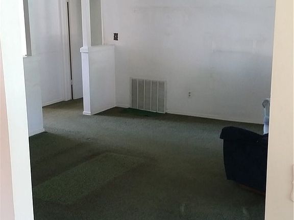 5th image of 10124 Densmore Ave