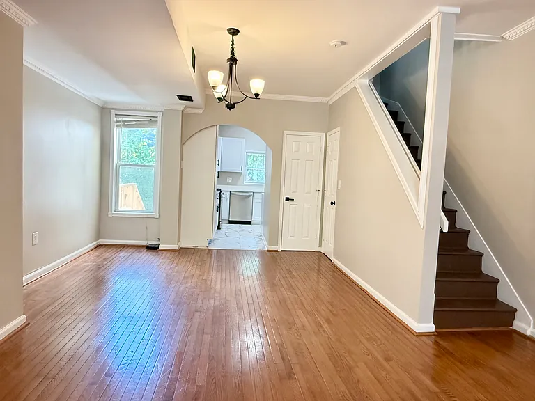 1004 Girard St NW — Photo 5