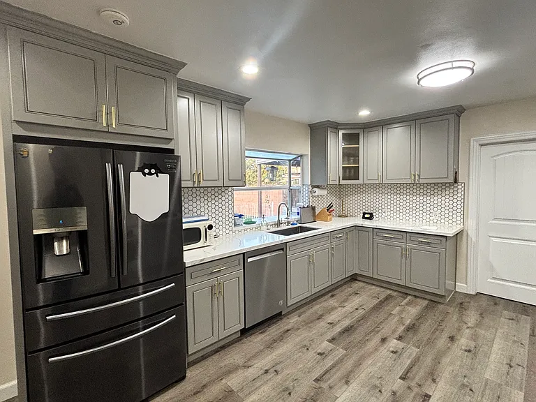 5444 Howard St — Photo 7