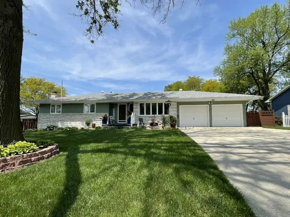 401 E Nishna Rd, Shenandoah, IA 51601