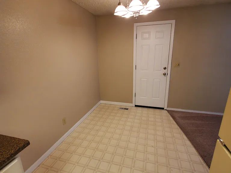 5602 N Millrun Ave — Photo 3