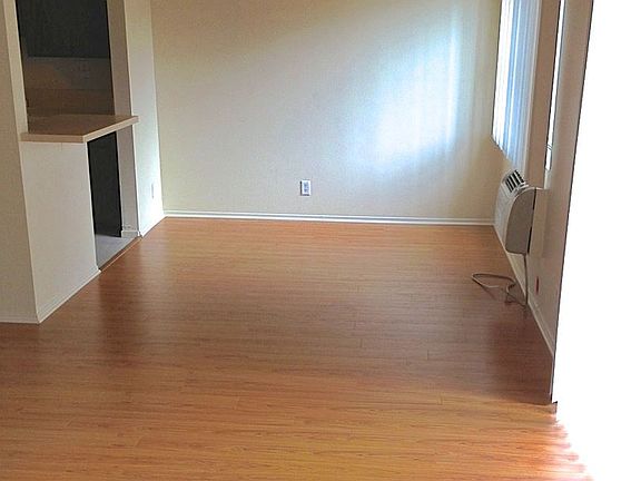 3rd image of 11308 Pearl St #105