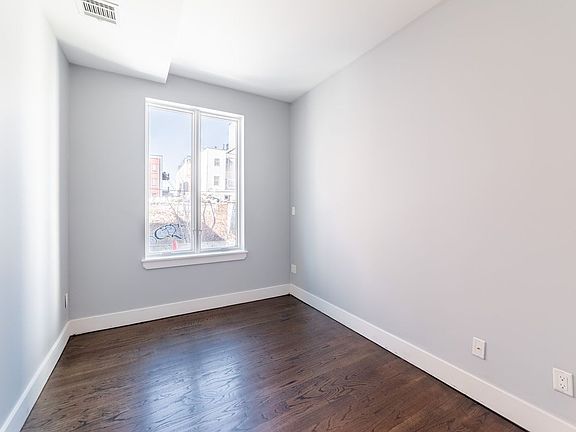 5th image of 575 Van Buren St #4