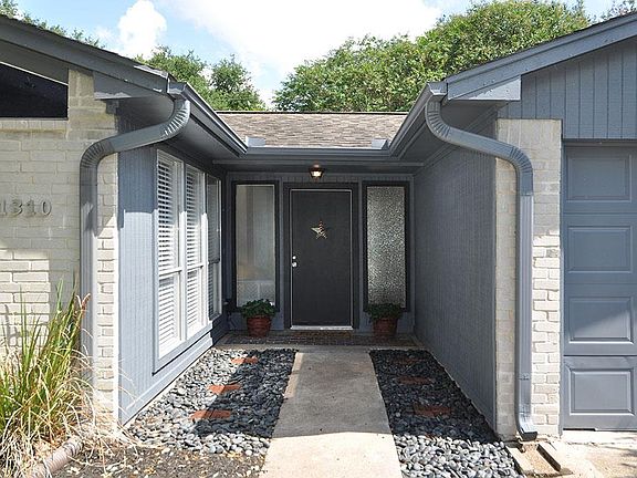3rd image of 1310 Ravenscourt Dr