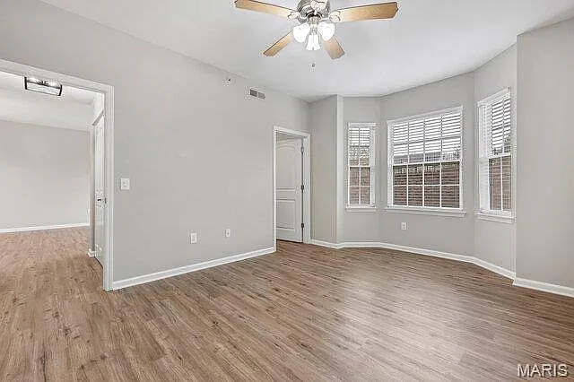 115 Saint James Ct — Photo 11