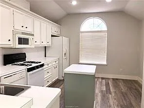 1304 Bayou Woods Dr — Photo 7