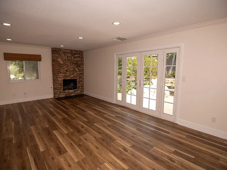 1226 E Ensign Cir — Photo 8