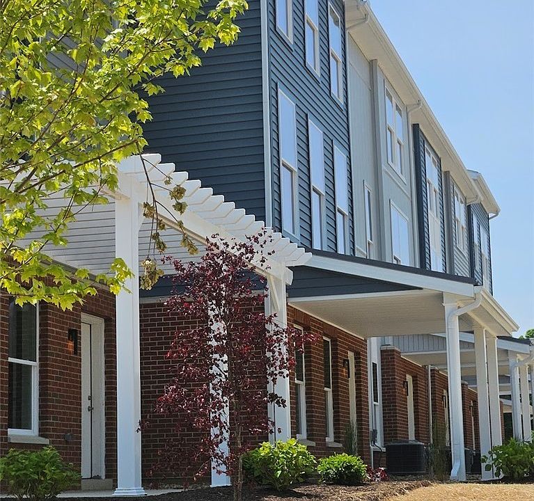 1st image of 596 Mull Ave #8