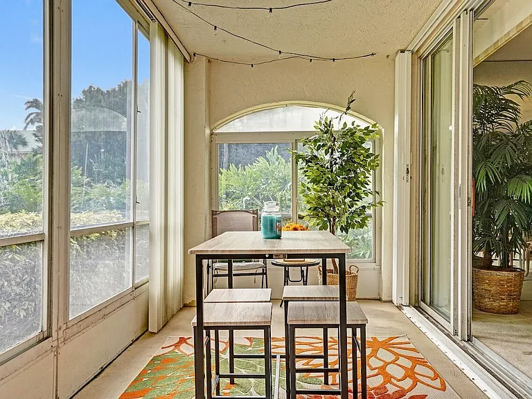 107 Half Moon Cir #H1 — Photo 46