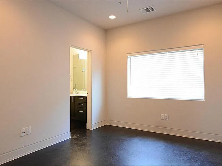 4708 Crawford St — Photo 2