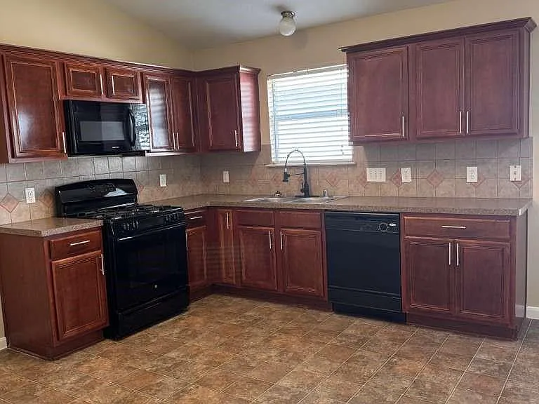 11750 Pinemeade Ln — Photo 9