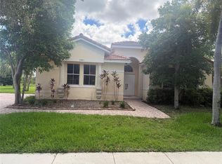 1283 NW 163rd Ter, Pembroke Pines, FL 33028