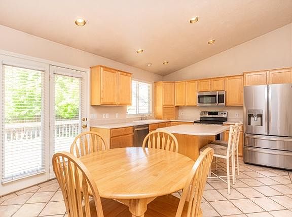 3rd image of 347 E La Vera Ln