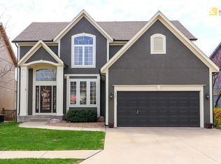 117 NE Hidden Meadow Ln, Lees Summit, MO 64064