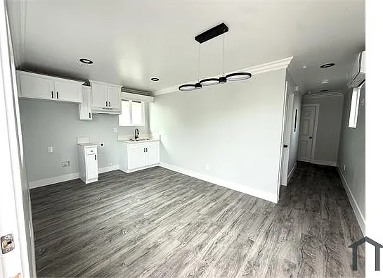 2 bed, 700 sqft, $2,100 — Photo 3