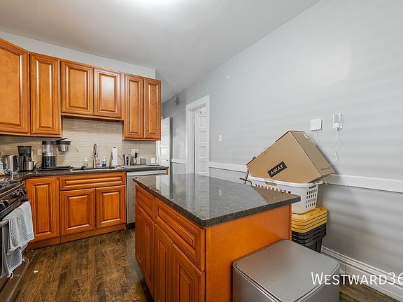 4th image of 3707 N Bosworth Ave #1