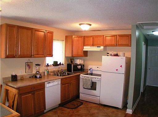 3rd image of 104 Oakwood Dr