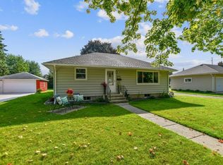 1606 Knight Ave N, Glencoe, MN 55336